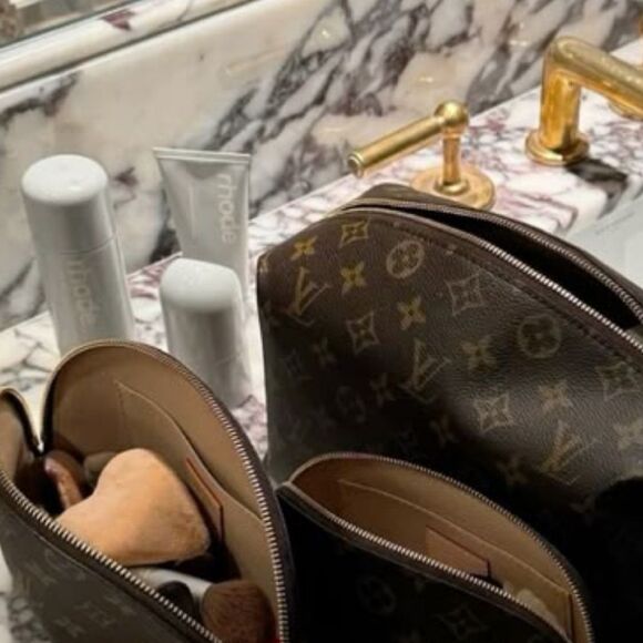 LV monogram trousse toilette 23 - Picture 1 of 8